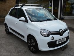 White Used 2015 Renault Twingo Play Hatchback | £4,495 (Fair price)
