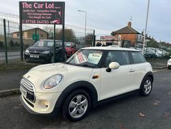 White Used 2014 Mini Cooper D Hatch Hatchback | £4,495 (Fair price)