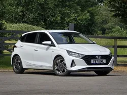 White Used 2022 Hyundai i20 SE Hatchback | £11,250 (Fair price)