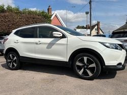 White Used 2016 Nissan Qashqai N-Connecta SUV | £7,500 (Expensive)