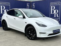 White Used 2022 Tesla Model Y Long Range AWD SUV | £26,299 (Fair price)