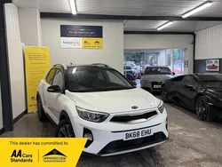 White Used 2018 Kia Stonic 4 SUV | £9,995 (Fair price)