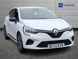 Solid glacier white Used 2022 Renault Clio V Hatchback | £13,249 (Fair price)