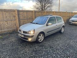 Silver Used 2005 Renault Clio II Dynamique Hatchback | £995 (Fair price)