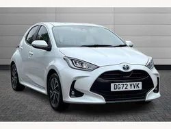Pure white Used 2022 Toyota Yaris Hybrid Design Hatchback | £16,650 (Fair price)