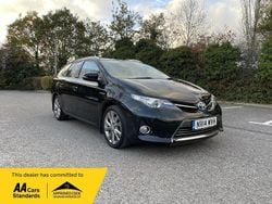Black Used 2014 Toyota Auris Hybrid Estate | £9,780 (Fair price)