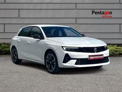 White Used 2024 Vauxhall Astra Design Edition Hatchback | £15,950