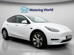 White Used 2022 Tesla Model Y RWD SUV | £20,900 (Fair price)