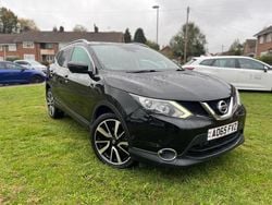 Black Used 2015 Nissan Qashqai Tekna SUV | £7,495 (Good price)