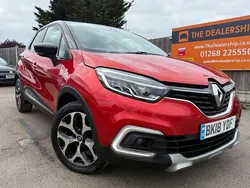 Red/black Used 2017 Renault Captur Signature SUV | £8,690 (Fair price)