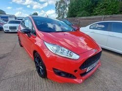Red Used 2016 Ford Fiesta Zetec Hatchback | £4,490 (Good price)