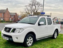 White Used 2014 Nissan Navara Tekna Pickup | £5,950 (Good price)