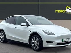 Pearl white multicoat Used 2024 Tesla Model Y RWD SUV | £27,750 (Fair price)