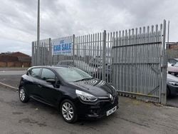 Black Used 2017 Renault Clio IV Dynamique Hatchback | £4,700 (Super price)