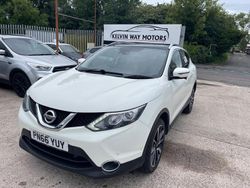 White Used 2016 Nissan Qashqai Tekna SUV | £7,499 (Fair price)
