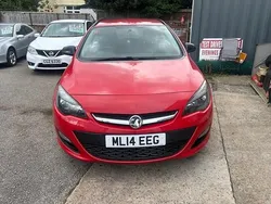 Red Used 2014 Vauxhall Astra Design Edition Estate | £2,995 (Good price)
