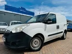 White Used 2013 Vauxhall Combo MPV | £2,995 (Fair price)