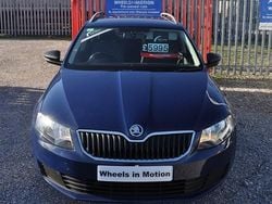 Blue Used 2015 Skoda Octavia Estate | £5,995 (Fair price)