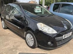 Black Used 2009 Renault Clio II Extreme Hatchback | £1,495 (A bit pricey)