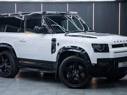 Used 2025 Land Rover Defender SE Dynamic SUV | £58,990 (Good price)