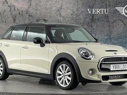 White Used 2018 Mini Cooper S Hatch Hatchback | £16,813 (Fair price)