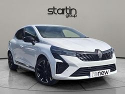 Glacier white Used 2025 Renault Clio V Techno Hatchback | £18,650 (Fair price)