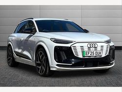 Glacier white Used 2025 Audi Q6 e-tron Advanced SUV | £56,000 (Fair price)