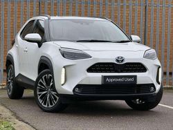 White Used 2022 Toyota Yaris Hybrid SUV | £22,795 (A bit pricey)