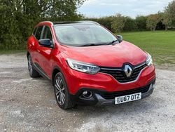 Red Used 2017 Renault Kadjar Signature SUV | £8,195 (Fair price)