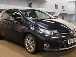 Used 2015 Toyota Auris Hybrid | £7,995 (Fair price)