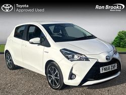 White Used 2018 Toyota Yaris Hybrid Hatchback | £13,900 (Fair price)