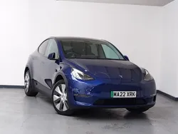 Blue Used 2022 Tesla Model Y Long Range SUV | £24,298 (Fair price)