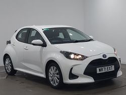 White Used 2021 Toyota Yaris Hybrid Hatchback | £16,298 (Fair price)