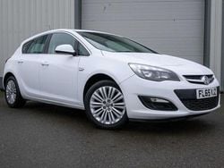 White Used 2015 Vauxhall Astra Excite Hatchback | £6,450 (Good price)