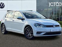 White Used 2017 VW Golf VII SE Hatchback | £11,353 (Fair price)