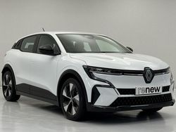 Solid glacier white Used 2023 Renault Mégane Hatchback | £18,950 (Good price)