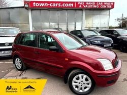 Red Used 2003 Ford Fusion Hatchback | £2,699 (A bit pricey)