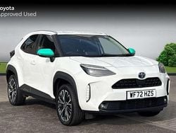 Pure white Used 2022 Toyota Yaris Hybrid SUV | £20,990 (Fair price)
