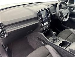 707 crystal white Used 2020 Volvo XC40 R-Design SUV | £20,892 (Fair price)
