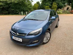Blue Used 2015 Vauxhall Astra Excite Hatchback | £5,799 (Good price)