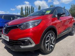 Red/black Used 2018 Renault Captur Iconic SUV | £8,999 (Fair price)