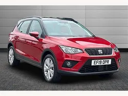 Desire red with black roof Used 2019 Seat Arona SE Technology SUV | £12,550 (Fair price)