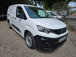 White Used 2023 Peugeot Partner Premium MPV | £12,000 (Fair price)