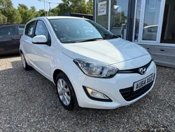 White Used 2014 Hyundai i20 Active Hatchback | £5,990 (Fair price)