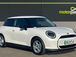 White New 2024 Mini Cooper Classic Hatchback | £26,500 (Fair price)