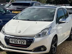 White Used 2015 Peugeot 208 Prestige Hatchback | £5,495 (Good price)