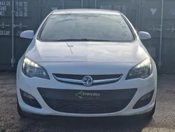 White Used 2014 Vauxhall Astra Excite Hatchback | £599