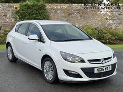 White Used 2015 Vauxhall Astra Excite Hatchback | £4,990 (Fair price)
