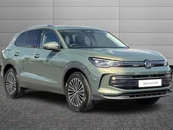 Cipressino green Used 2025 VW Tiguan Match SUV | £33,450 (Expensive)