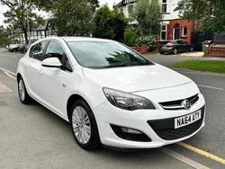 White Used 2014 Vauxhall Astra Excite Hatchback | £2,499 (Good price)